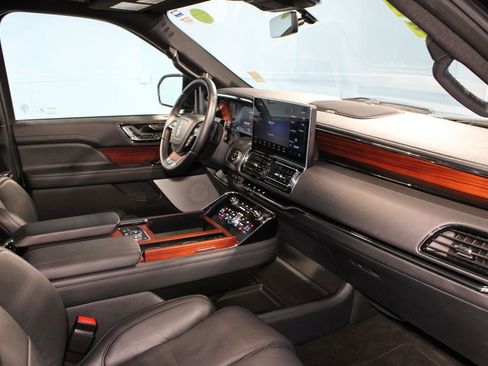 Used 2024 Lincoln Navigator Reserve image 24