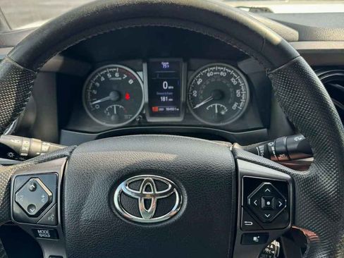 Used 2022 Toyota Tacoma TRD Off-Road w/ Technology Package AWD/4WD image 13