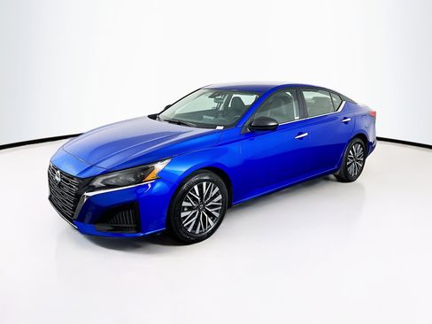 Used 2025 Nissan Altima 2.5 SV image 3