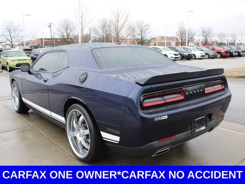 Used 2017 Dodge Challenger SXT image 5