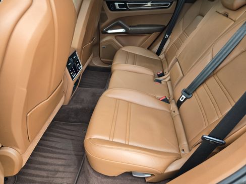 Used 2019 Porsche Cayenne Turbo image 22