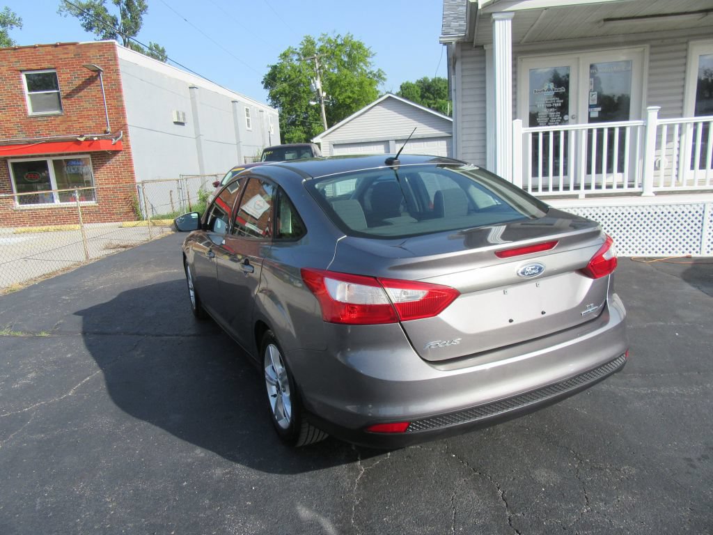 Used 2014 Ford Focus SE w/ SE Winter Package FWD image 6
