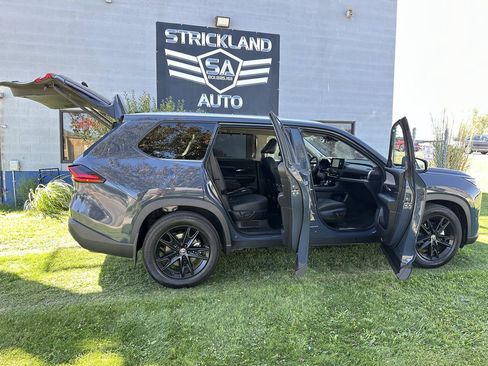 Used 2025 Toyota Grand Highlander AWD Hybrid image 28