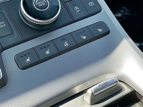 Used 2023 Hyundai Palisade Calligraphy image 21