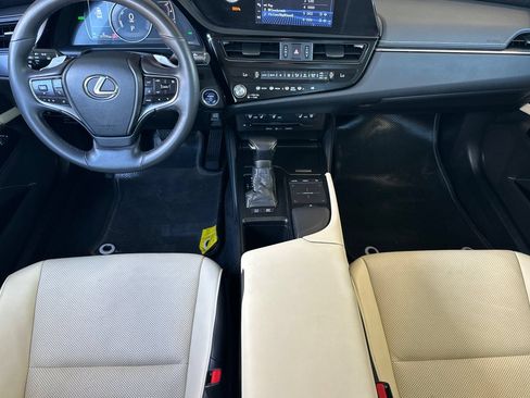 Used 2022 Lexus ES 300h w/ Premium Package FWD image 10