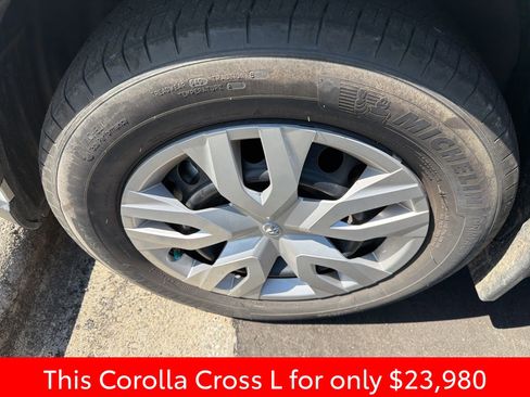 Used 2024 Toyota Corolla Cross L image 9