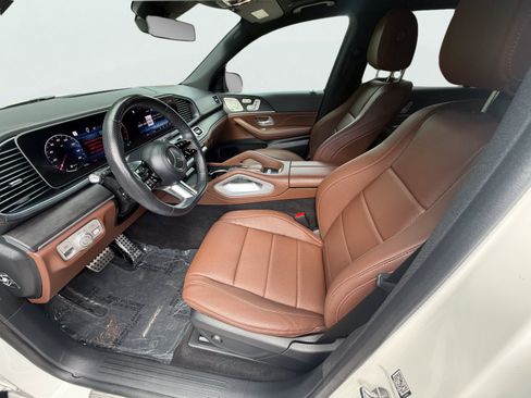 Used 2024 Mercedes-Benz GLS 450 4MATIC image 7
