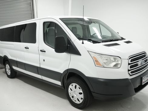 Used 2015 Ford Transit 350 XLT image 2