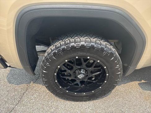 Used 2023 GMC Sierra 1500 Elevation w/ Elevation Premium Package AWD/4WD image 10