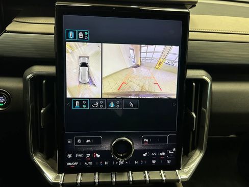 Used 2024 GMC Acadia Elevation image 12