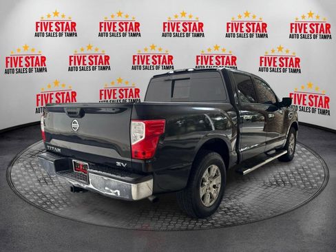 Used 2017 Nissan Titan SV image 7