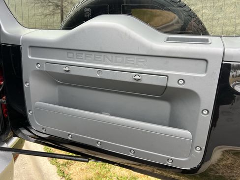 Used 2025 Land Rover Defender 110 S image 38