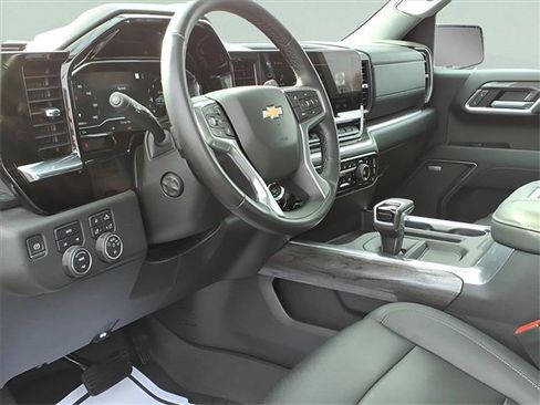 Used 2022 Chevrolet Silverado 1500 LTZ w/ LTZ Premium Package image 8