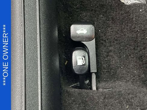 Used 2025 Hyundai Elantra SEL image 18