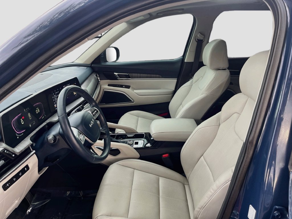 Used 2025 Kia Telluride EX w/ EX Captain's Chair Package AWD/4WD image 21
