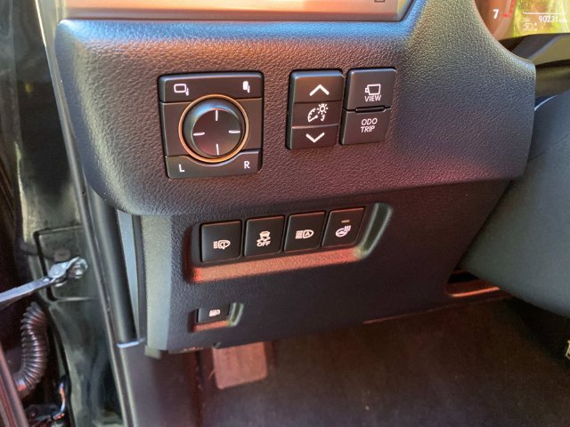 Used 2023 Lexus GX 460 Luxury w/ Accessory Package AWD/4WD image 16