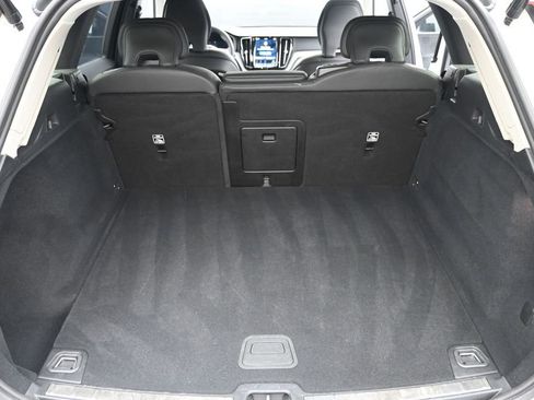 Certified 2025 Volvo XC60 B5 Plus AWD/4WD image 19