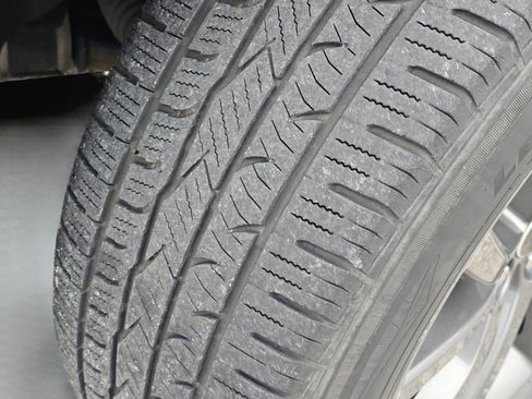 Used 2018 Land Rover Discovery Sport HSE image 18