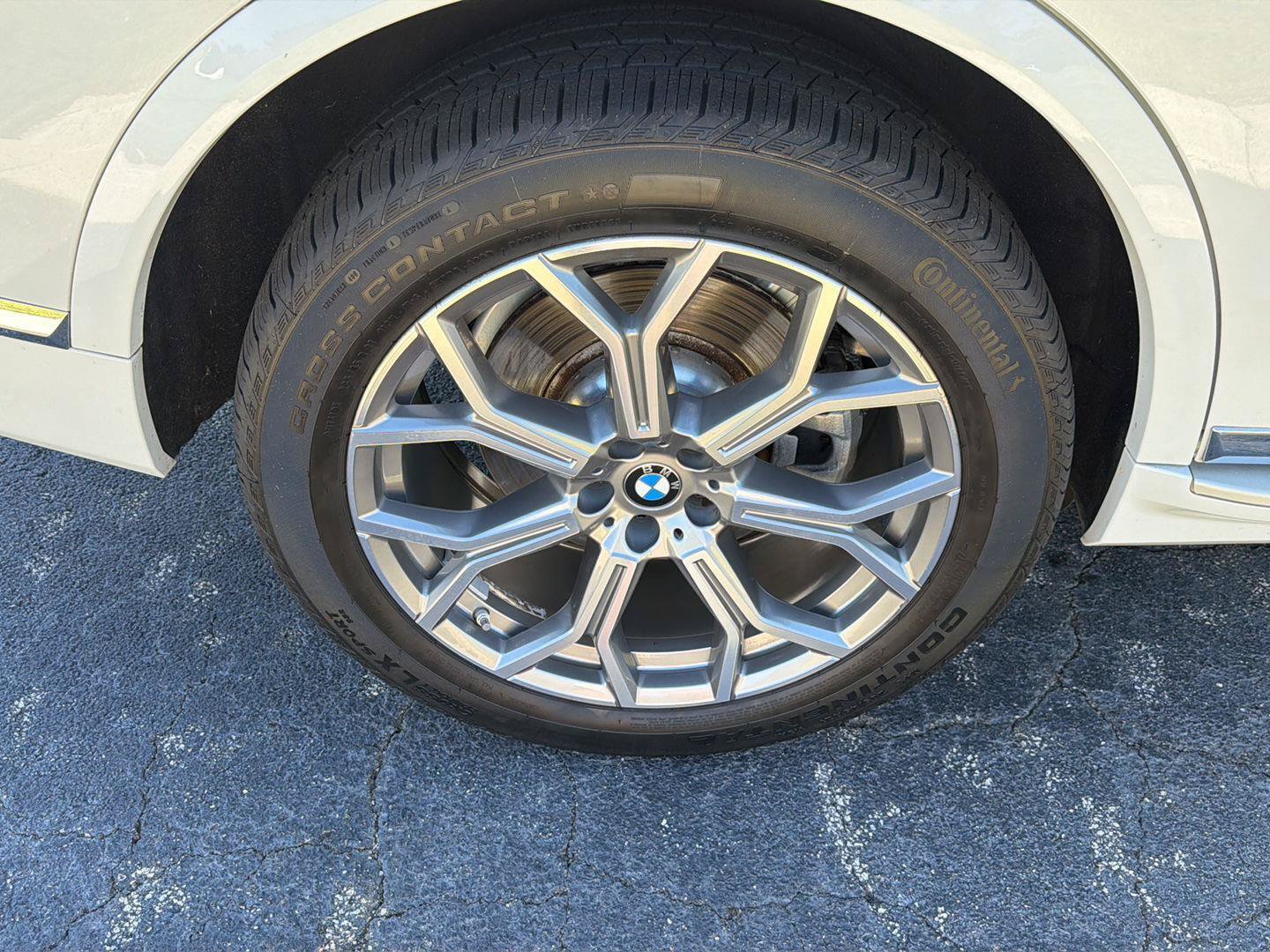 Used 2024 BMW X7 xDrive40i w/ Premium Package AWD/4WD image 43