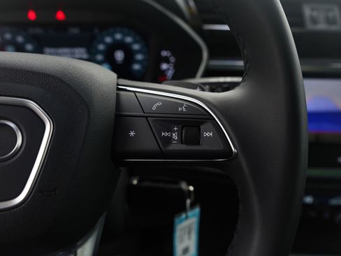 Used 2025 Audi Q3 2.0T Premium image 18