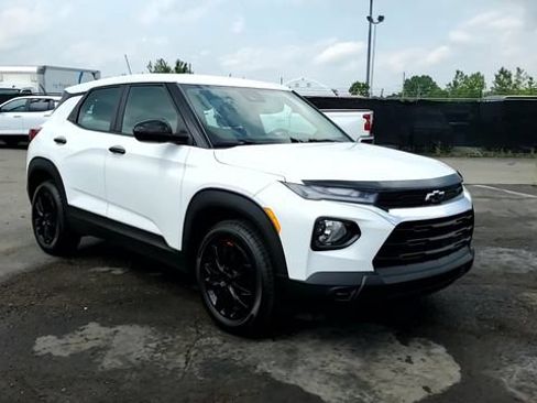 Used 2023 Chevrolet TrailBlazer LS AWD/4WD image 3
