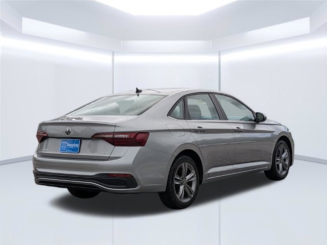 Used 2024 Volkswagen Jetta SE FWD image 6