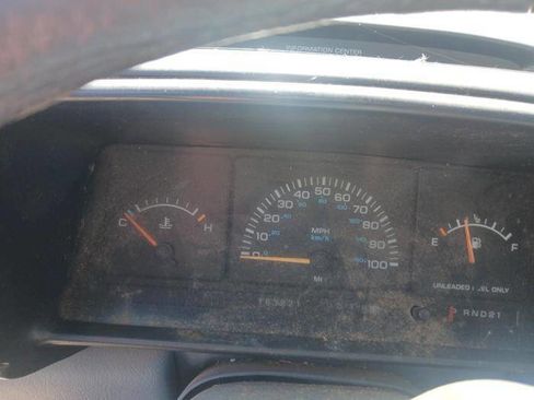 Used 1995 Plymouth Voyager FWD image 32