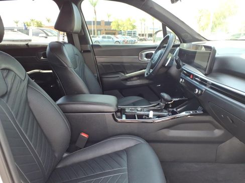 Used 2025 Kia Sorento SX Prestige AWD/4WD image 11
