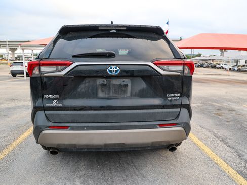 Used 2022 Toyota RAV4 Limited AWD/4WD image 9