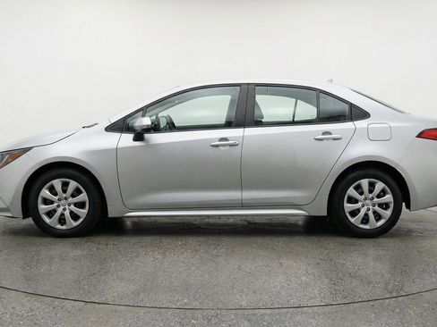 Used 2025 Toyota Corolla LE FWD image 5