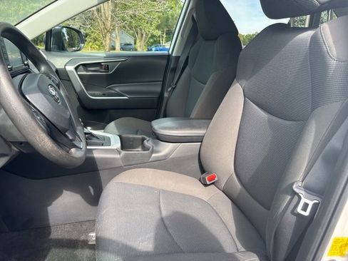 Used 2022 Toyota RAV4 LE image 15