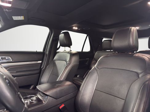 Used 2019 Ford Explorer Sport w/ Equipment Group 401A AWD/4WD image 27