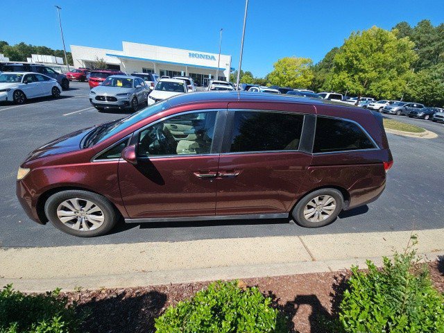 Used 2017 Honda Odyssey SE image 2