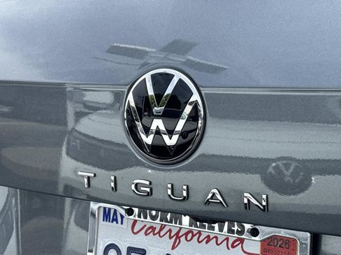 Certified 2023 Volkswagen Tiguan SE R-Line FWD image 29