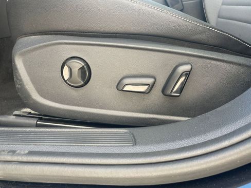 Used 2025 Volkswagen Jetta SE image 22