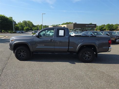 Used 2022 Toyota Tacoma SR5 w/ SR5 Appearance Package (SM) AWD/4WD image 8
