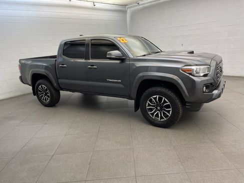 Used 2022 Toyota Tacoma TRD Sport w/ Technology Package AWD/4WD image 5