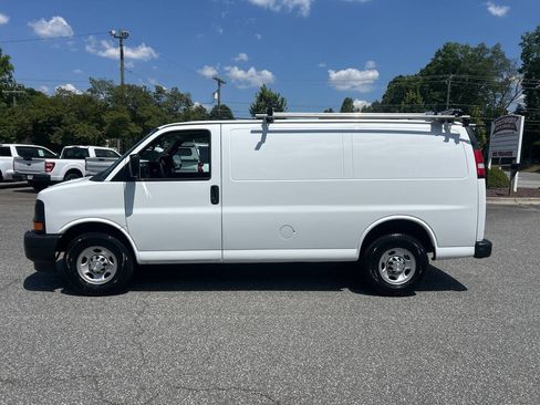 Used 2017 Chevrolet Express 2500 RWD image 2