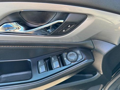 Used 2020 Chevrolet Traverse LT image 20