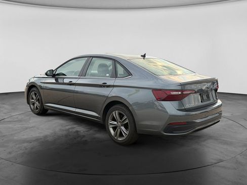 Used 2024 Volkswagen Jetta SE FWD image 7
