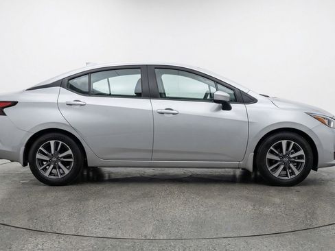 Used 2025 Nissan Versa SV image 11