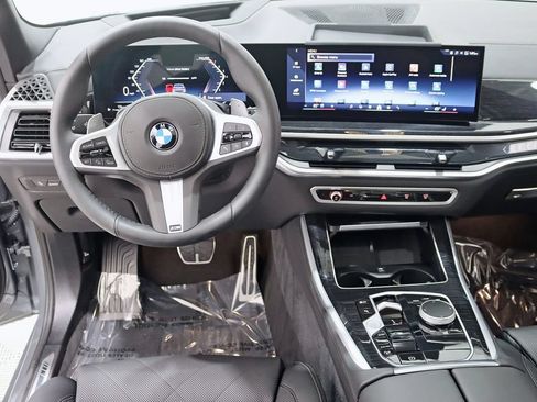 Used 2026 BMW X5 xDrive40i w/ M Sport Package AWD/4WD image 13