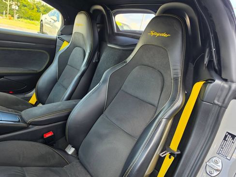 Used 2021 Porsche 718 Boxster Spyder RWD image 22