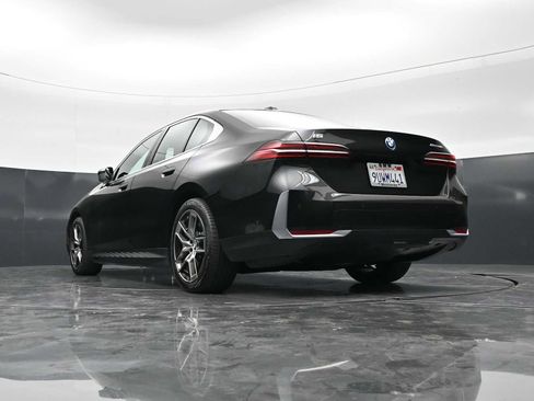 Used 2026 BMW i5 eDrive40 w/ Executive Package RWD image 31