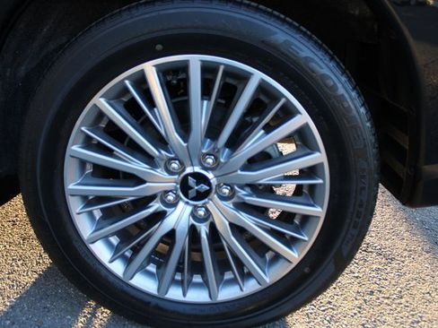 Used 2022 Mitsubishi Outlander LE image 18