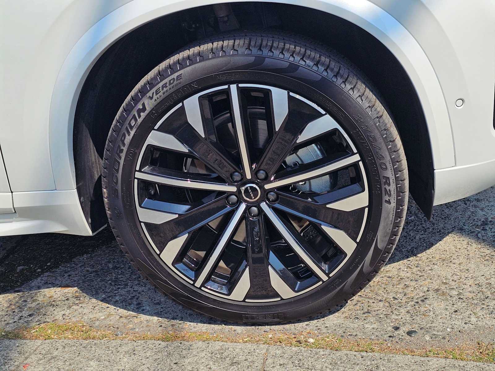 Used 2026 Volvo XC90 B6 Plus w/ Protection Package Premier AWD/4WD image 9