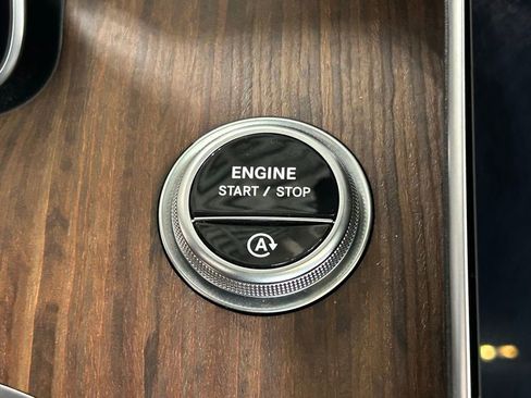 Used 2025 Mercedes-Benz C 300 4MATIC Sedan image 47