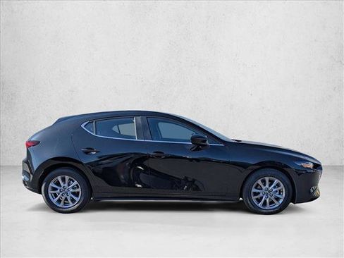 Used 2022 MAZDA MAZDA3 s FWD image 4