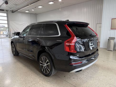 Used 2020 Volvo XC90 T5 Momentum image 3