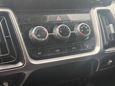 Used 2022 Kia Sorento LX image 12